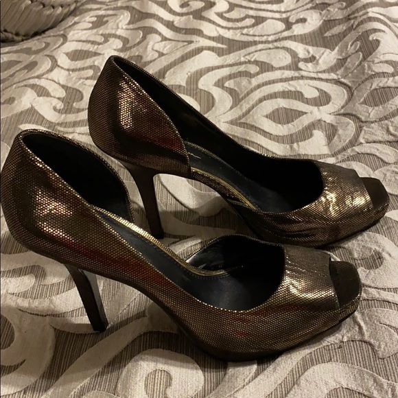 Jessica Simpson black/gold heels - Picture 2 of 4